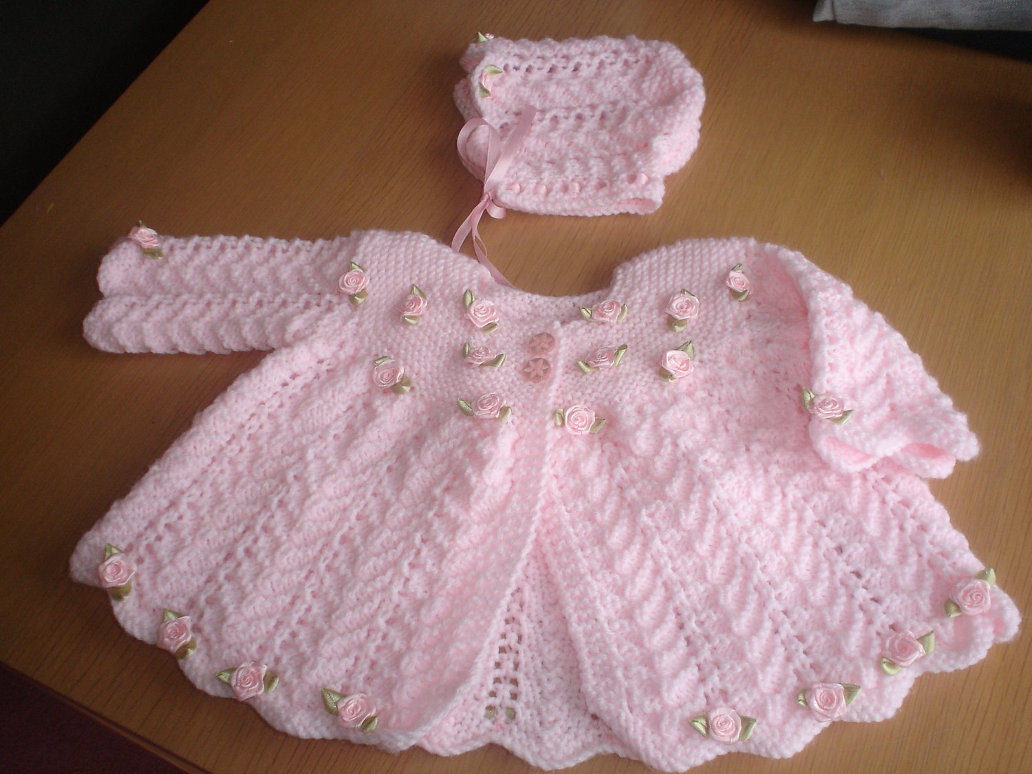 hazır çiçek motifi işlemeli kız bebek hırka modelleri