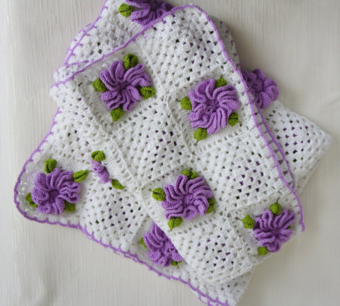 kabarık mor çiçekli tığ işi örgü bebek battaniyesi Örgü