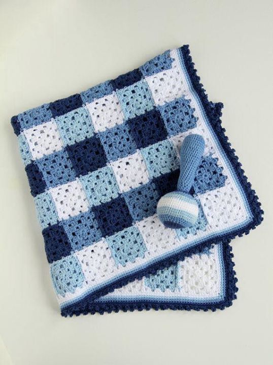 minik motifli mavi beyaz örgü erkek bebek battaniyesi