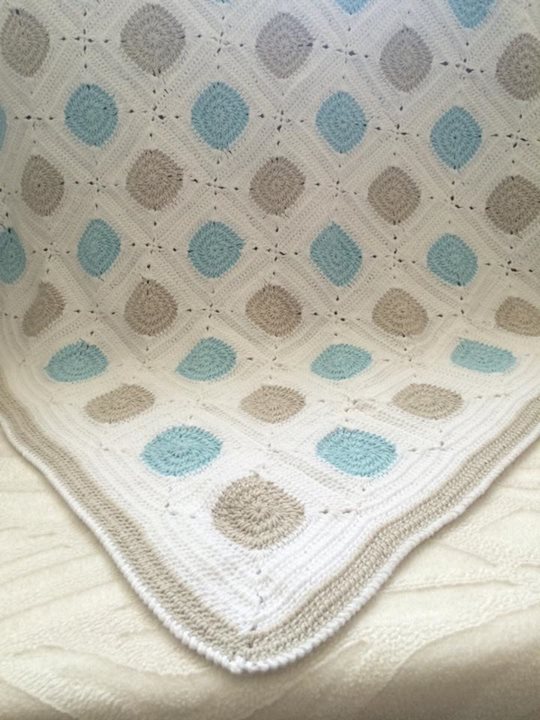 tığ işi örülmüş küçük örgü bebek battaniyesi Örgü Dantel