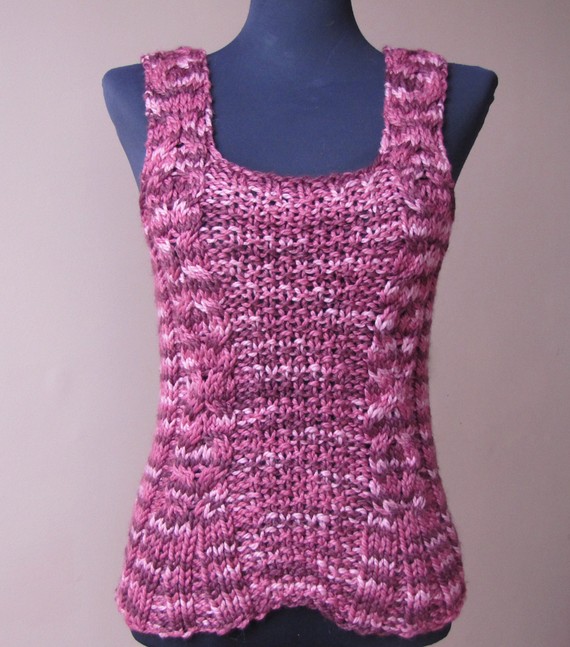 ebruli iple örülmüş askılı pembe örgü süveter çeşidi