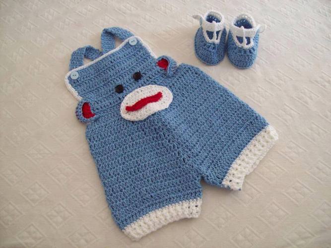 erkek bebekler için mavi örgü bahçıvan pantolon ve patiği