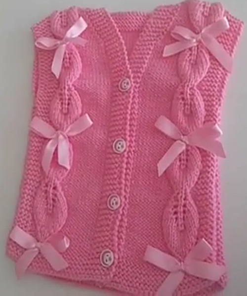 Yaprak Desenli Kurdelelerle Süslenmiş Yelek Yapımı Örgü